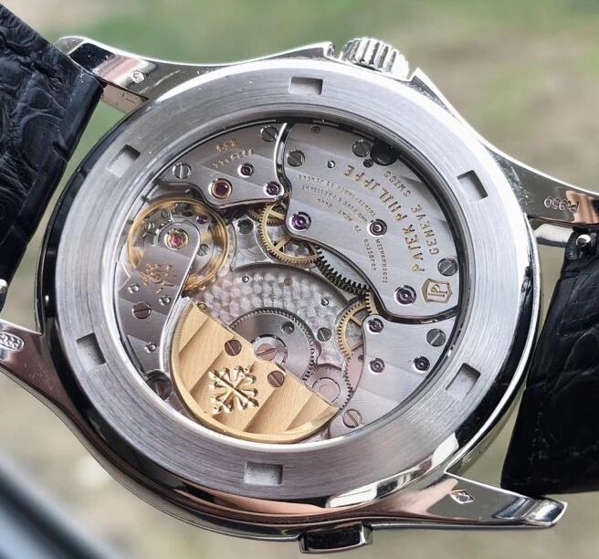 The movement could be viewed through the transparent caseback.